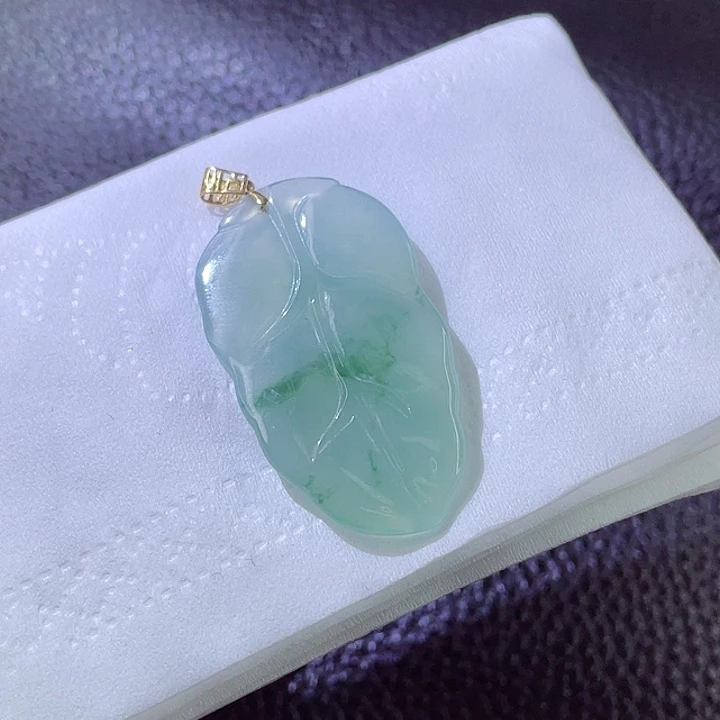 翡翠颈饰18K金镶嵌翡翠
