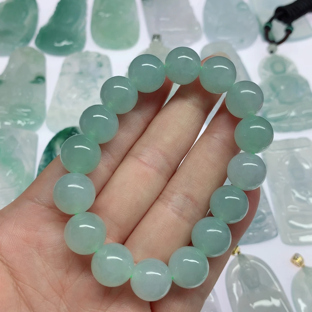 翡翠未镶嵌颈饰车*