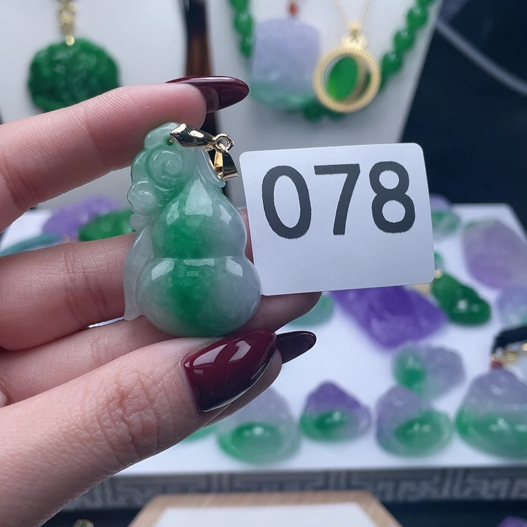 翡翠吊坠(赠链)未镶嵌