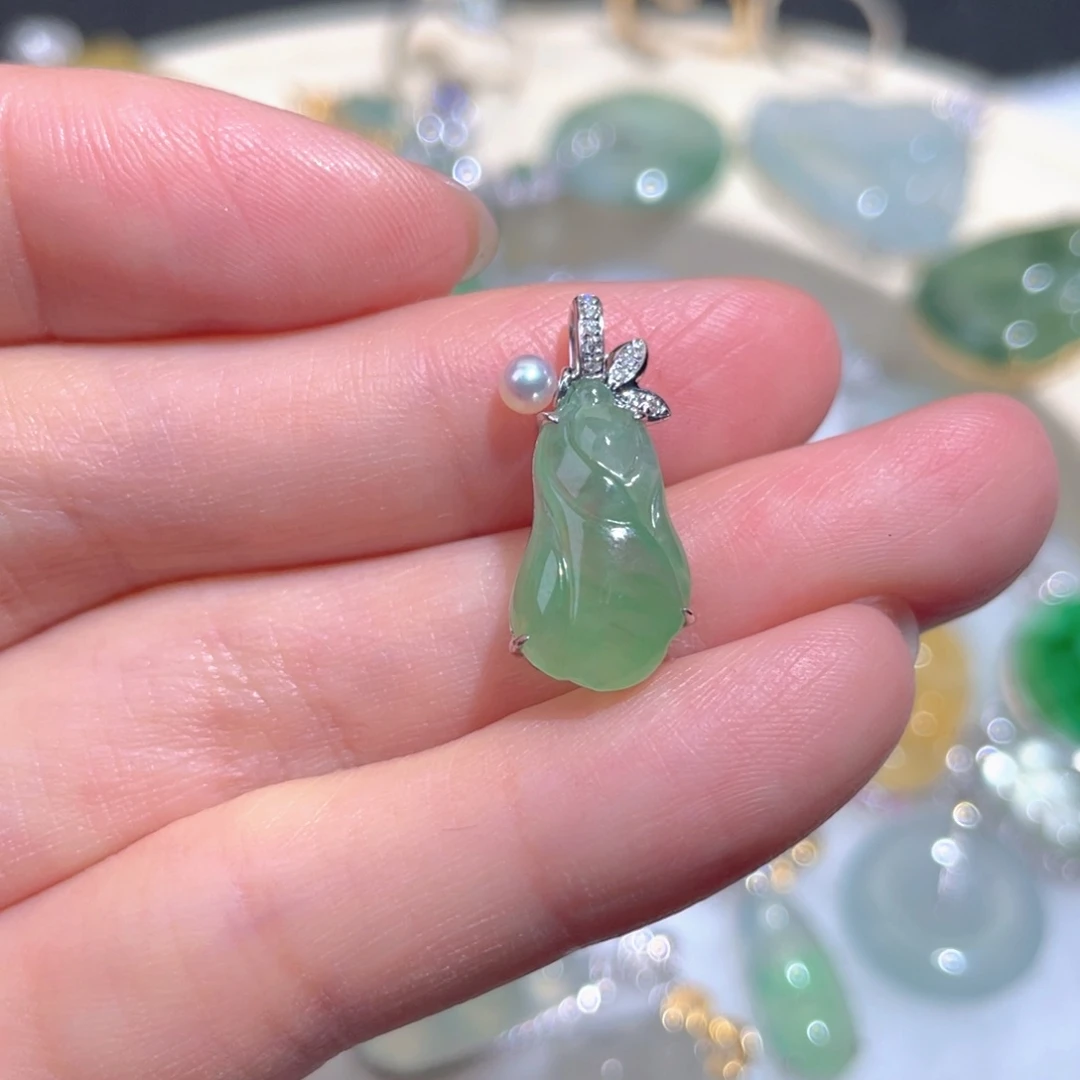 翡翠颈饰18K金镶嵌翡翠