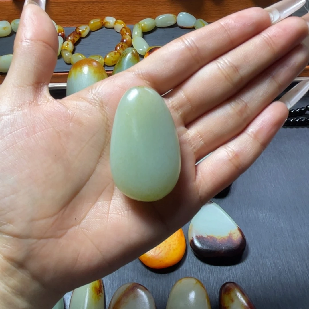 颈饰未镶嵌和田玉邓****，