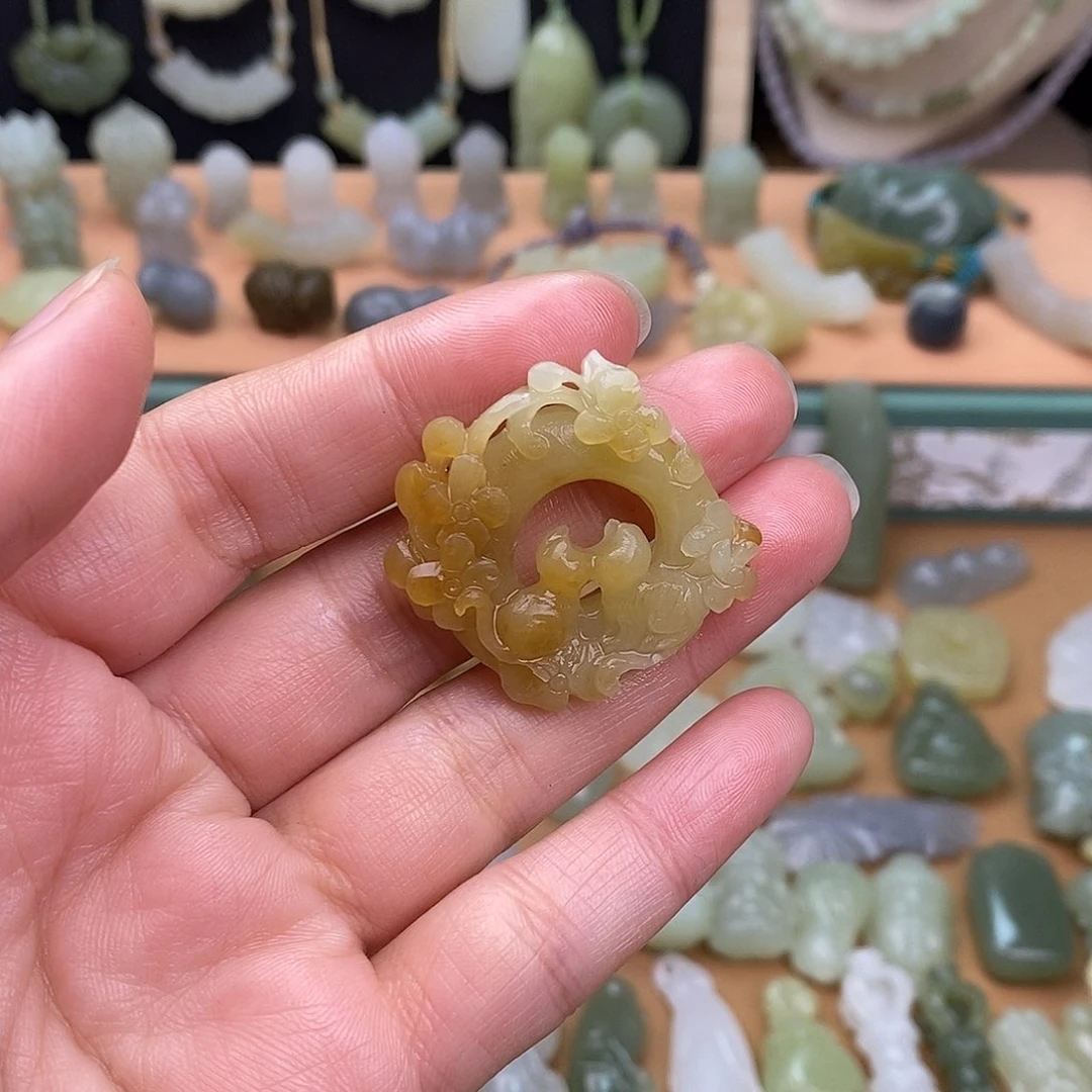 颈饰未镶嵌和田玉