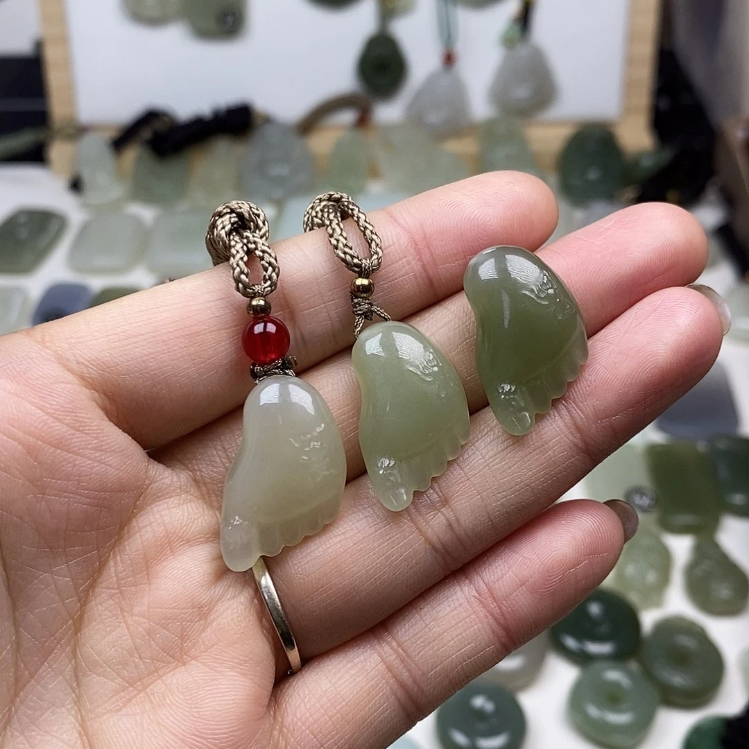 和田玉未镶嵌颈饰小脚丫多样性发1件