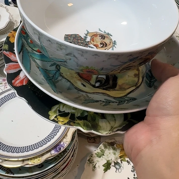 A***y瓷碗22.5，小盘均价15一个