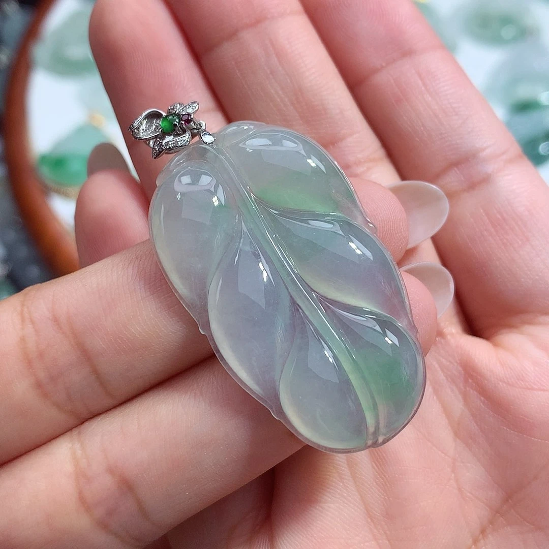 翡翠未镶嵌颈饰罗***姐叶子