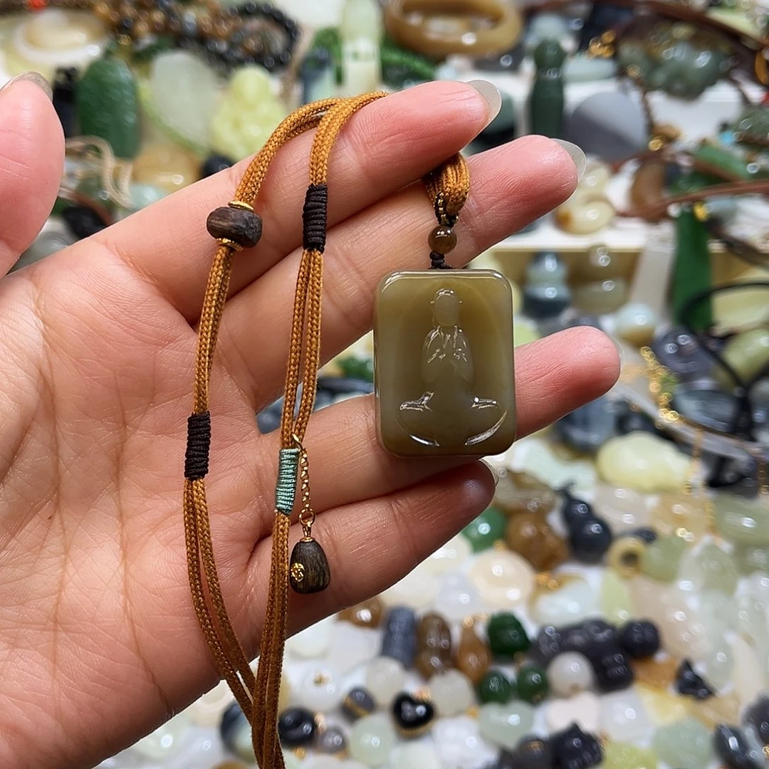 和田玉未镶嵌吊坠(赠链)