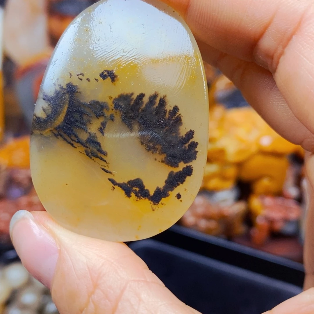 石英质玉（黄龙玉）未镶嵌颈饰