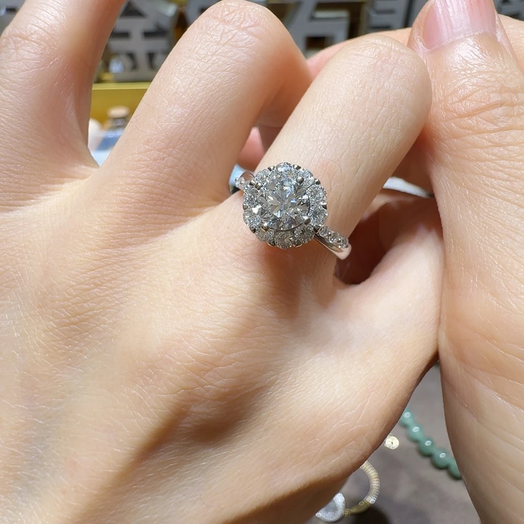 18K金镶嵌钻石戒指/指环