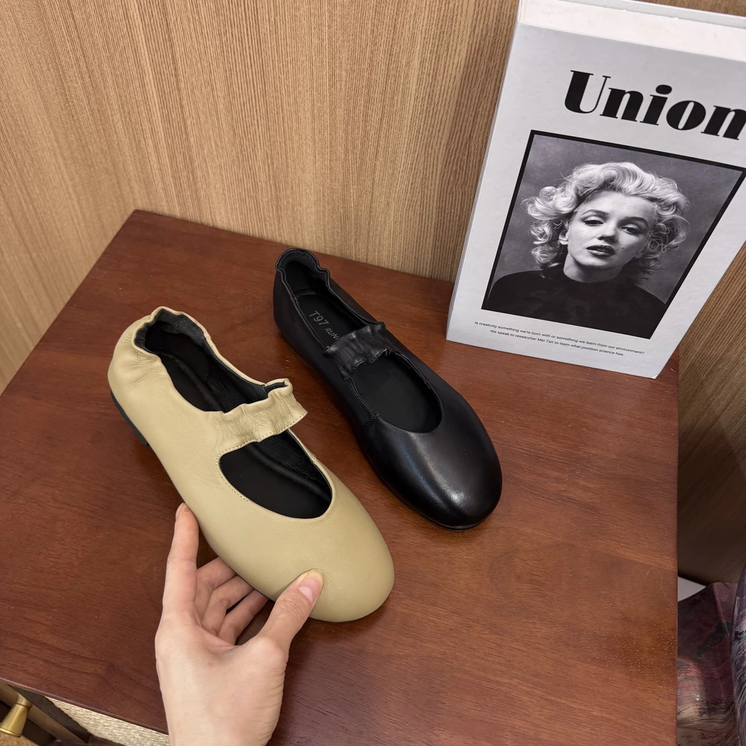 2025春夏季新款欧洲站复古褶皱一字带圆头低跟芭蕾舞女单鞋zw2562