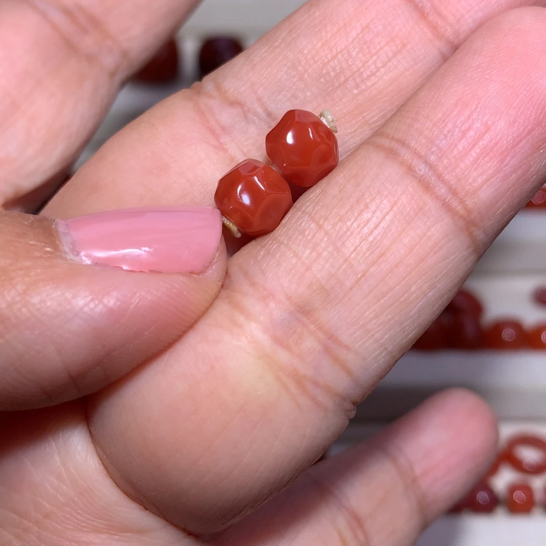 南红玛瑙未镶嵌无相对珠7×6瓦西肉玫红 微沙带