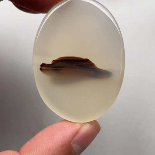 玛瑙/玉髓颈饰未镶嵌钟*