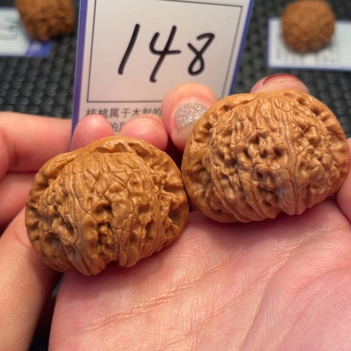 文玩核桃吊坠40白狮子148。。。