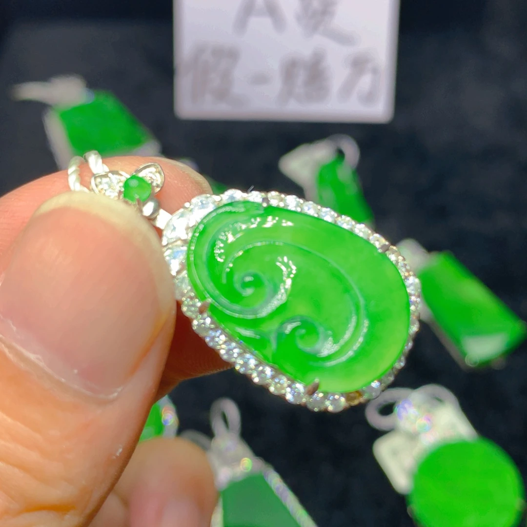 颈饰银S925镶嵌翡翠