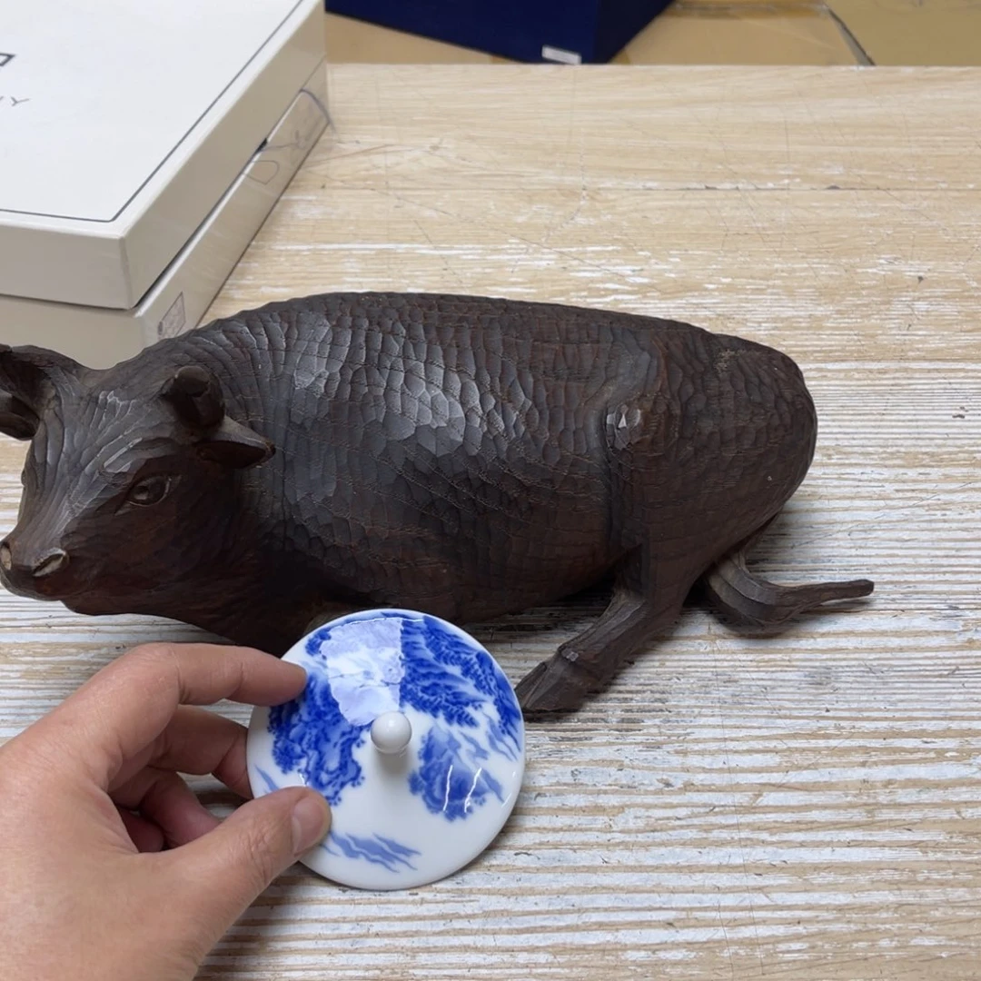 瓷片密密麻麻地排列着