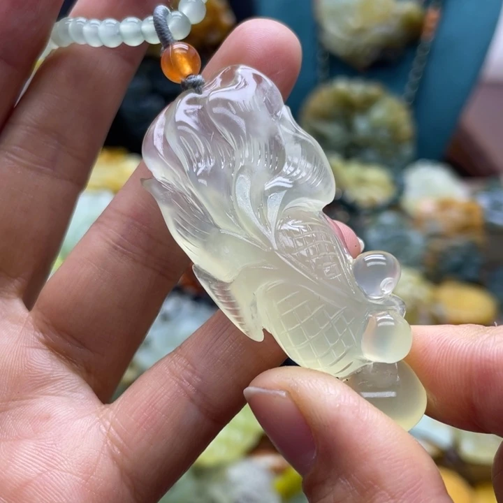 蛇纹石玉未镶嵌颈饰