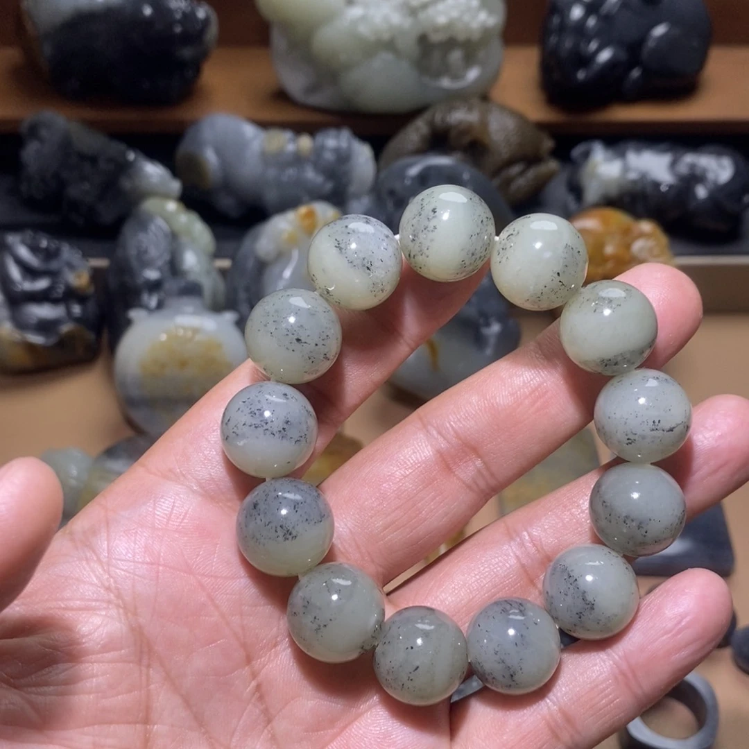 和田玉未镶嵌把件