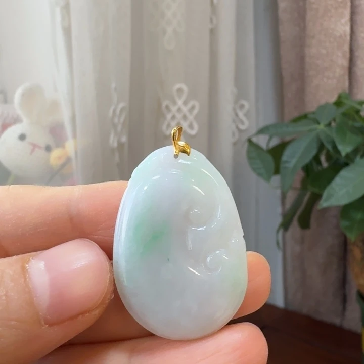 翡翠18K金镶嵌颈饰如意