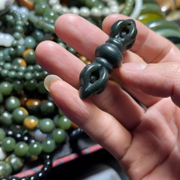 岫岩河磨玉（透闪石质玉）未镶嵌颈饰