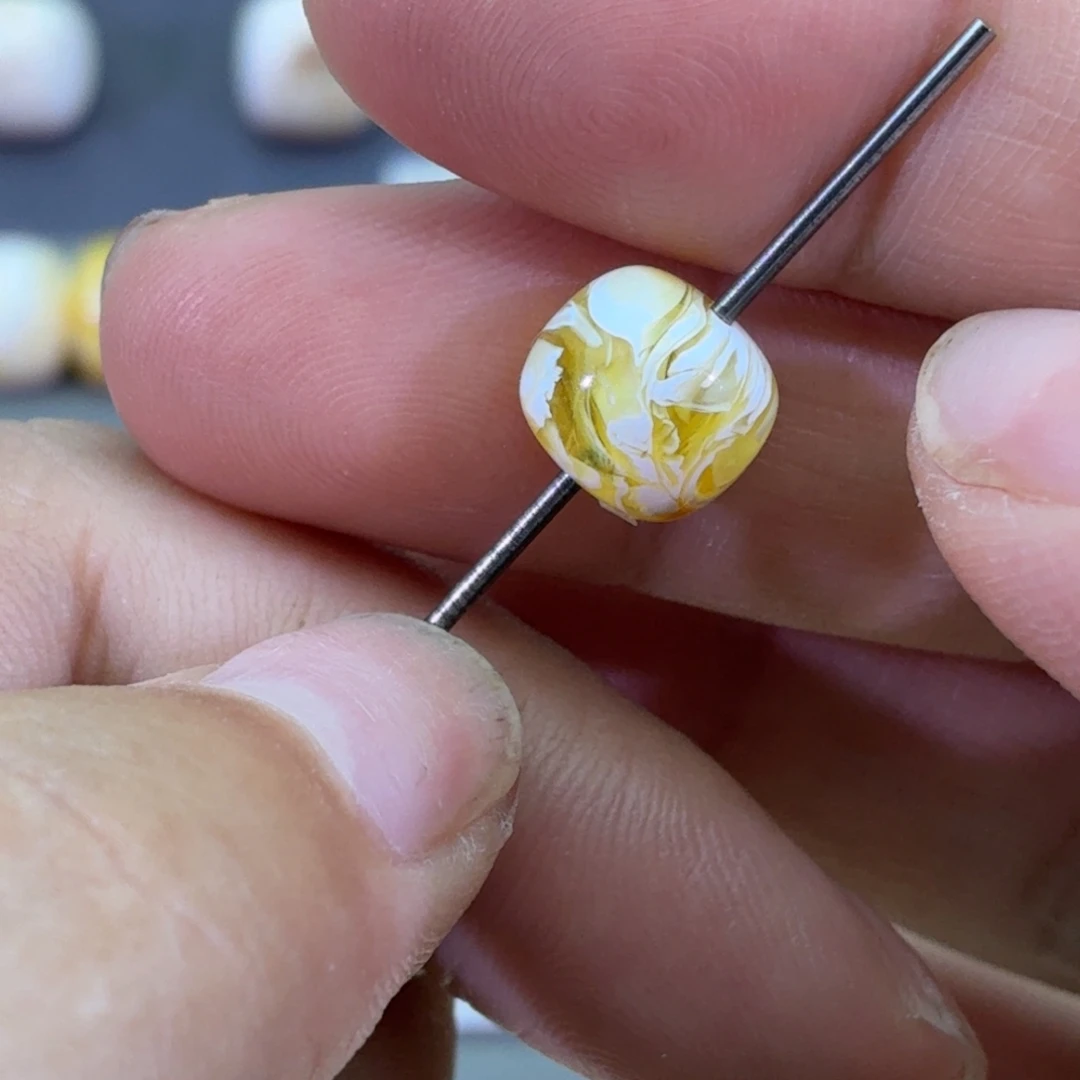 琥珀未镶嵌裸石9.8老型拉丝