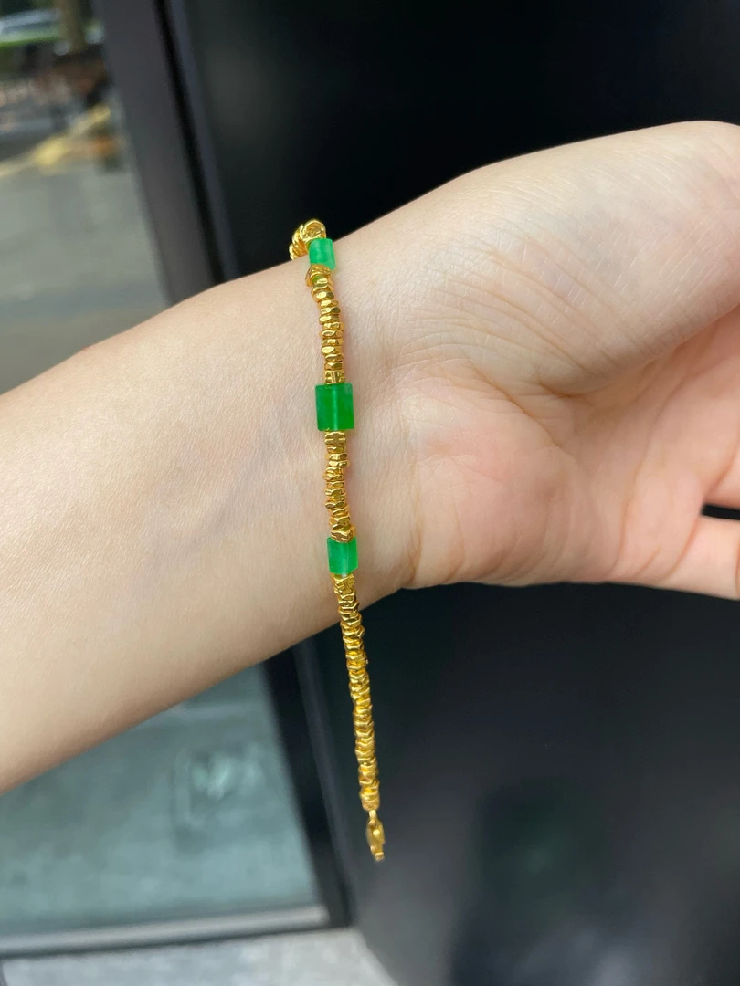 翡翠随形黄金手链贵气十足