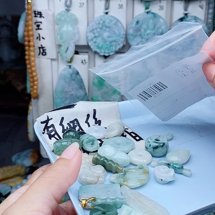 翡翠未镶嵌颈饰翡翠