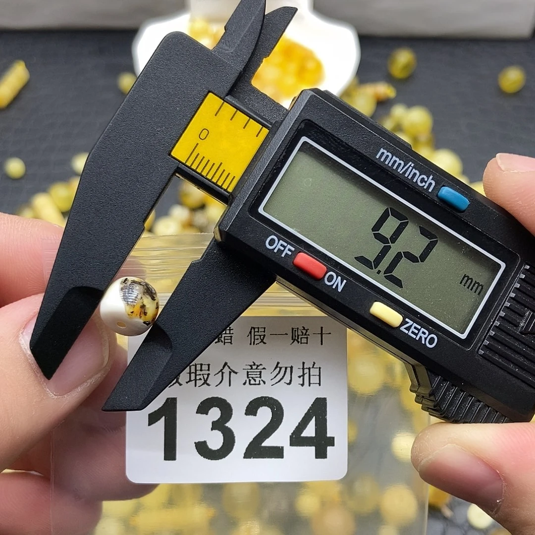 蜜蜡未镶嵌珠宝奇石1324