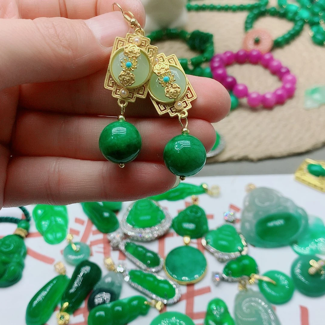 翡翠未镶嵌颈饰一图一物 实物为准