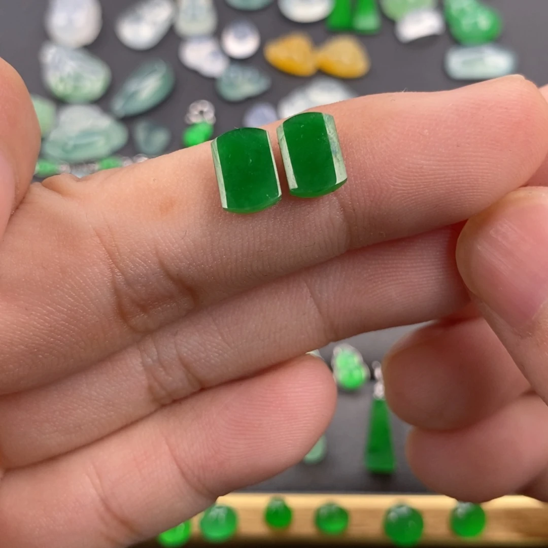 翡翠铂Pt950镶嵌耳钉翡翠