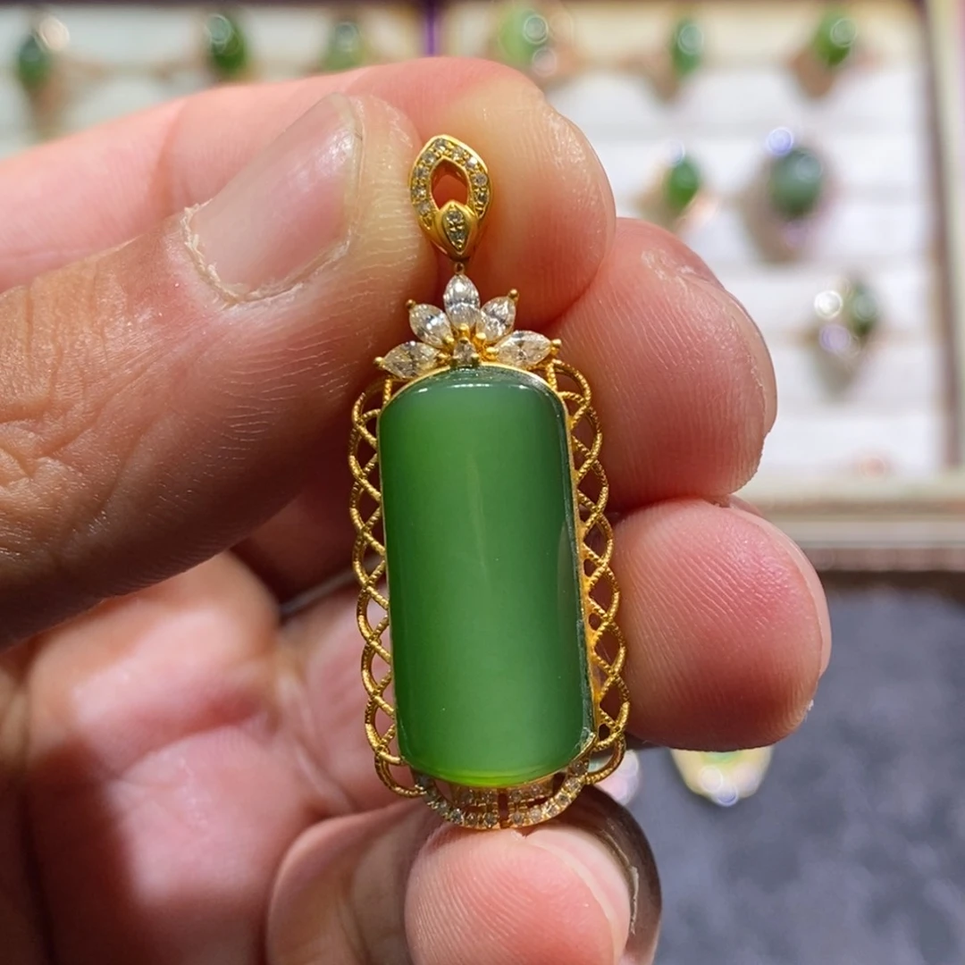 和田玉（碧玉）吊坠(不含链)18K金镶嵌