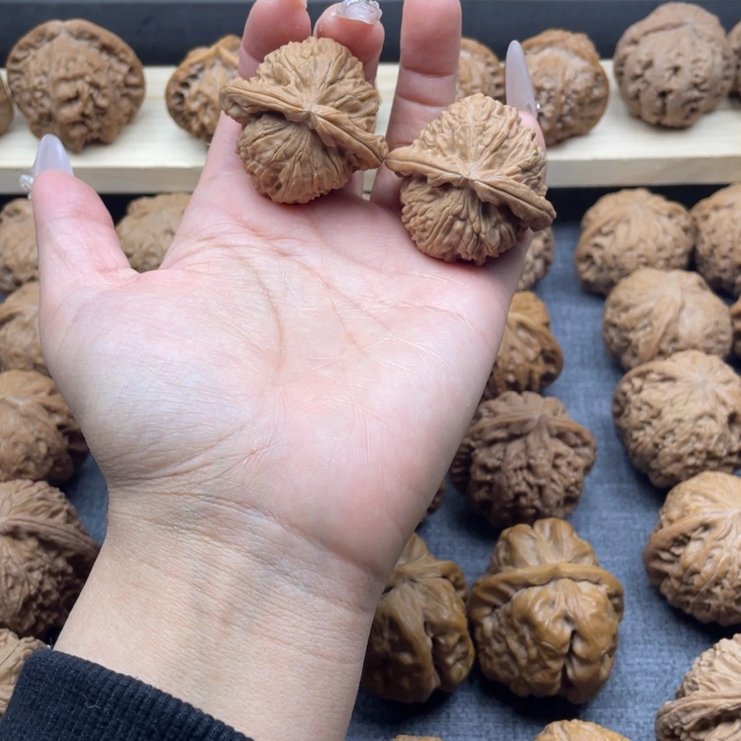 用***雷吊坠文玩核桃角白40