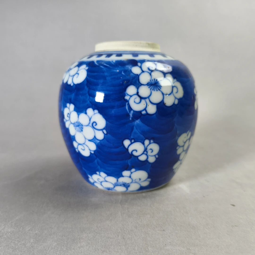 25072703清光绪青花冰梅纹罐 高约12.2cm A01602