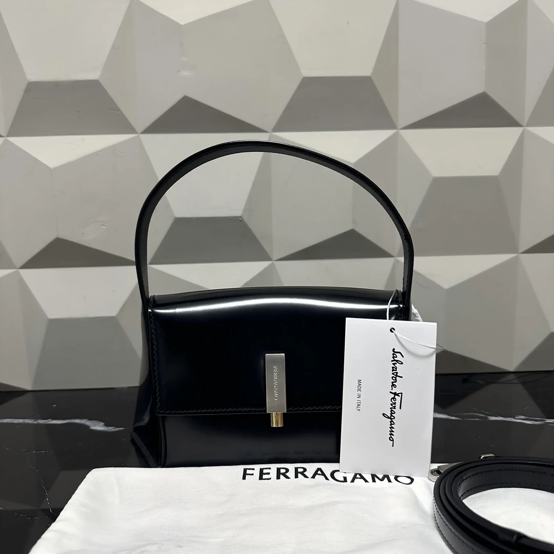 99新 FERRAGAMO/菲拉格慕 /夏vv0908/单肩包/66814