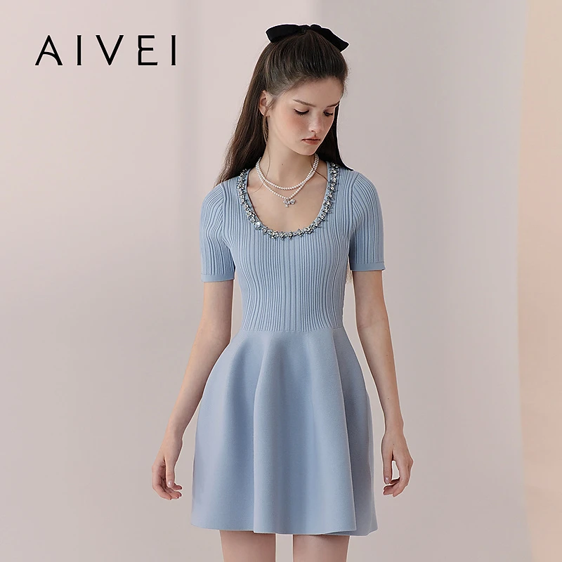 AIVEI欣贺艾薇2026春季气质小黑裙淑女风钉珠针织连衣裙XSV1Z02B