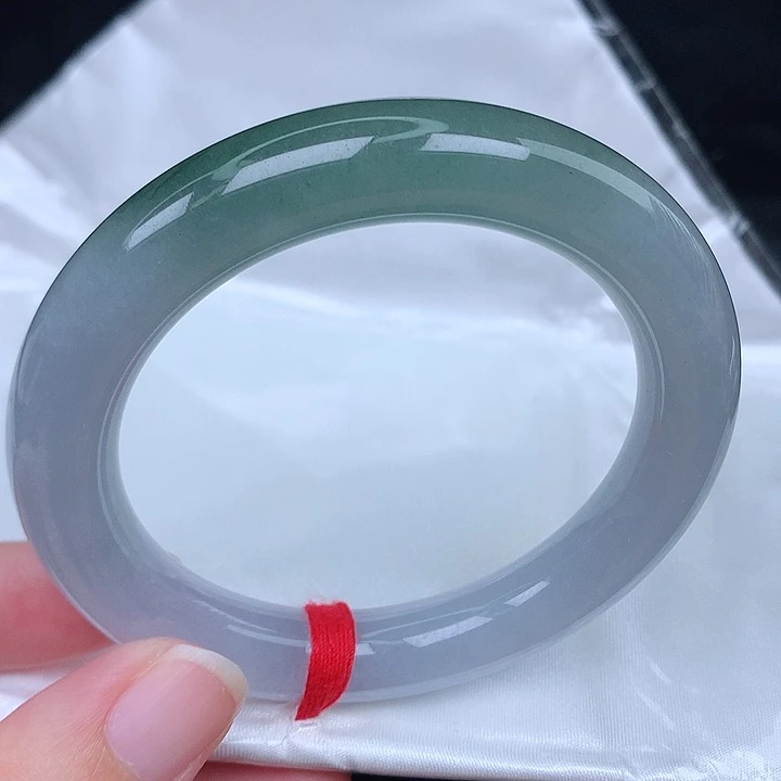 未镶嵌手镯（圆镯）翡翠天然