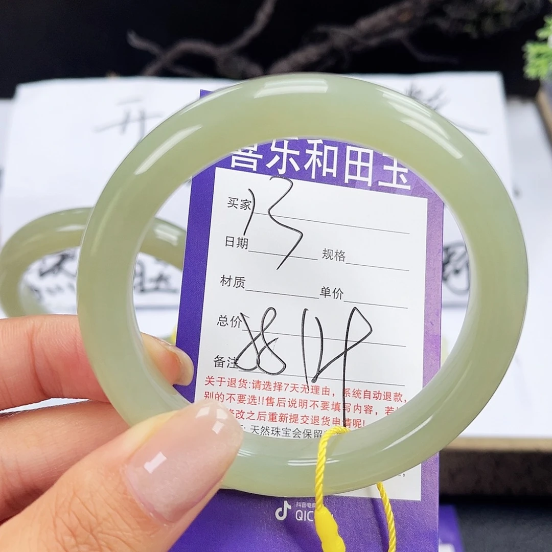 和田玉手镯未镶嵌