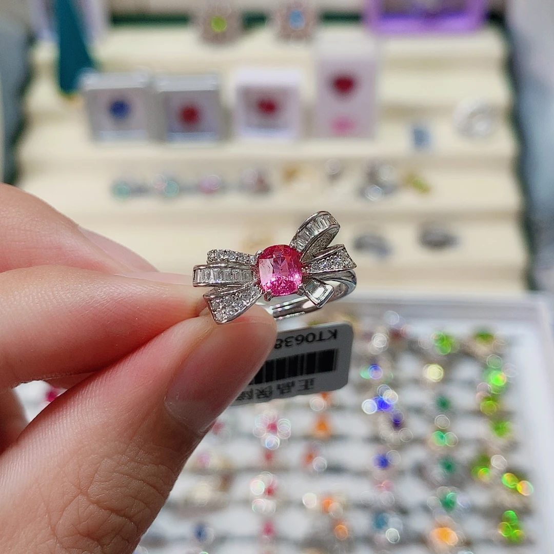 银S925镶嵌尖晶石戒指