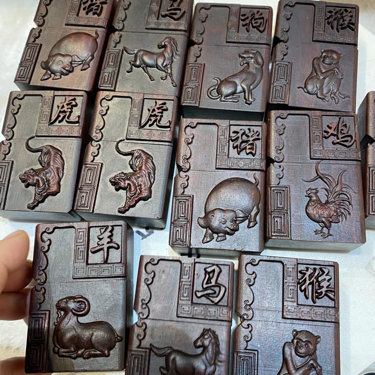 木艺双面雕刻犀牛角紫檀手把件图案以直播间为准