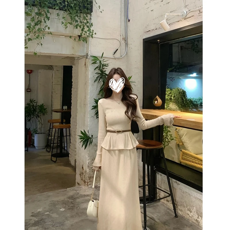 法式一字领轻奢时尚设计感收腰喇叭袖针织上衣配皮带+H型裙子套装