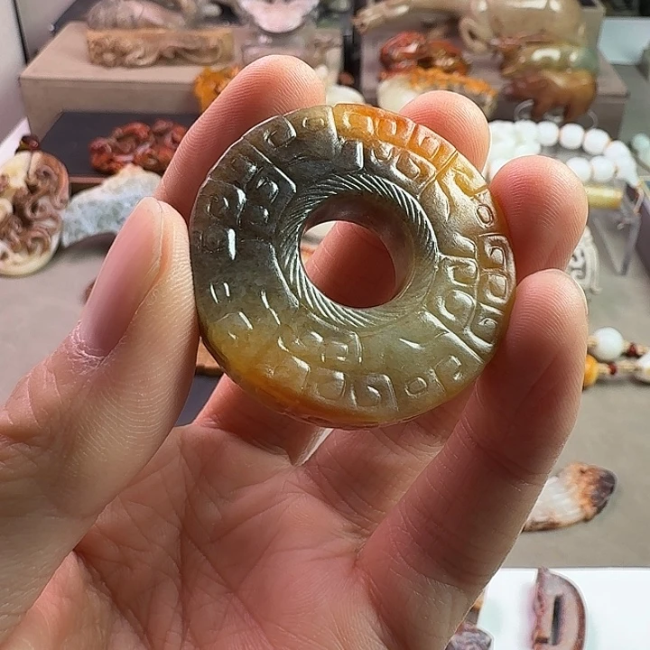 大***刚和田玉（糖玉）未镶嵌颈饰