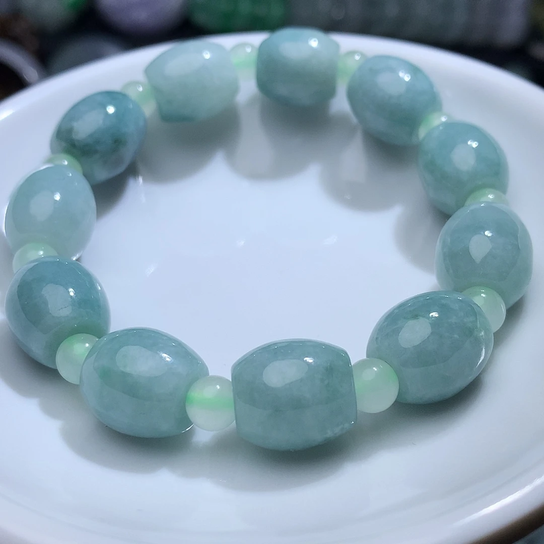 翡翠未镶嵌颈饰1074