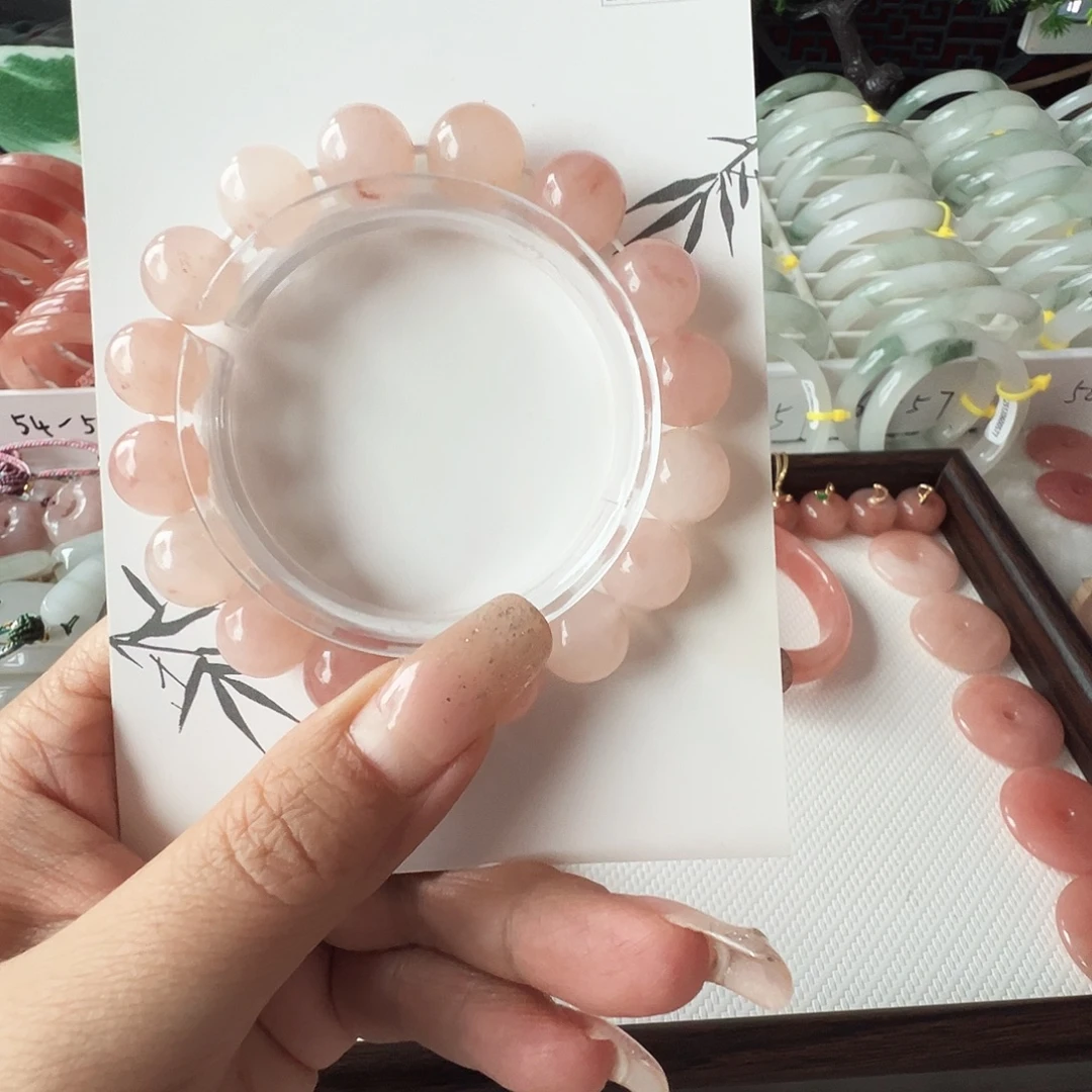 石英质玉（金丝玉）未镶嵌颈饰