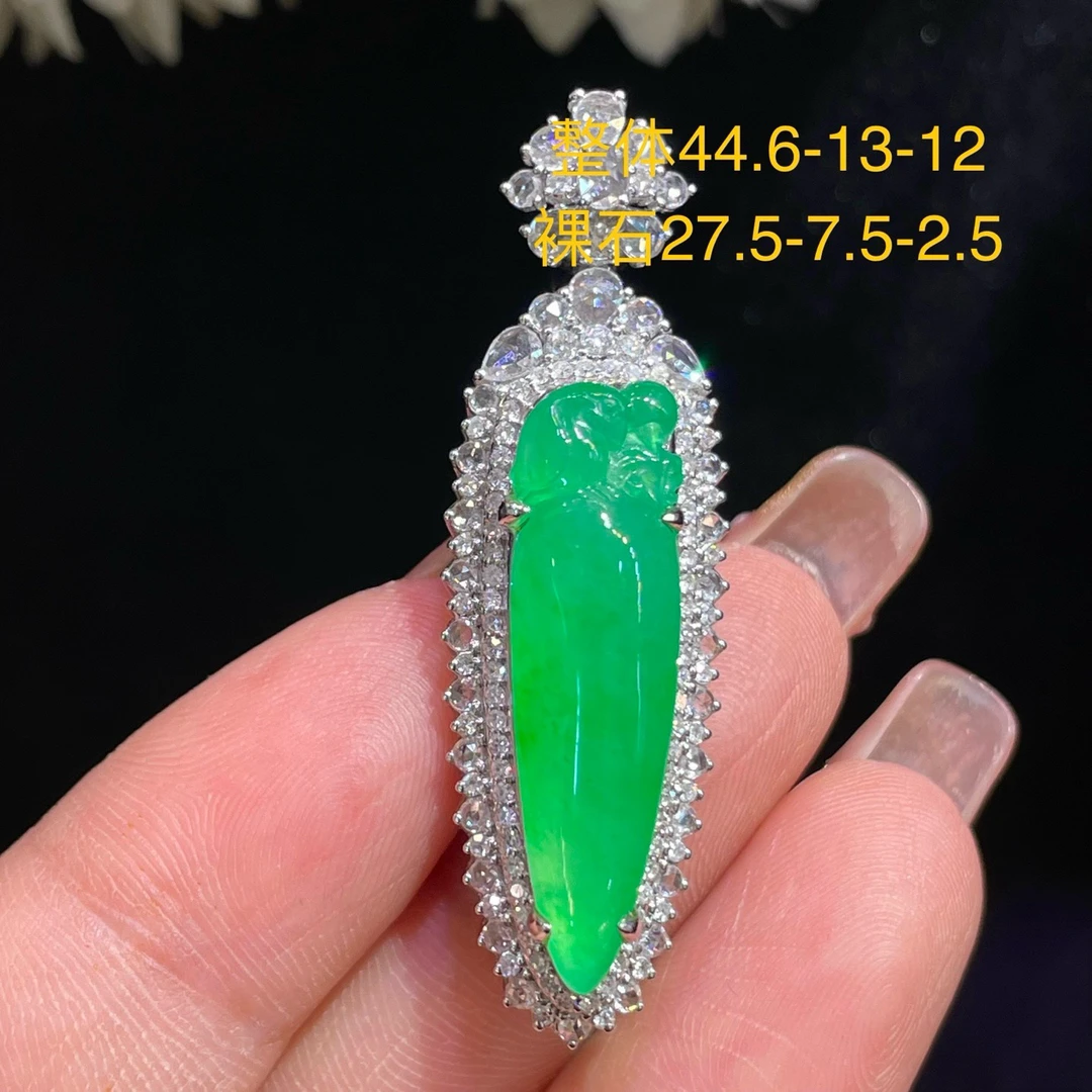 天然翡翠缅A冰种满绿福瓜吊坠18K金，供应链下单咨询货品在否？