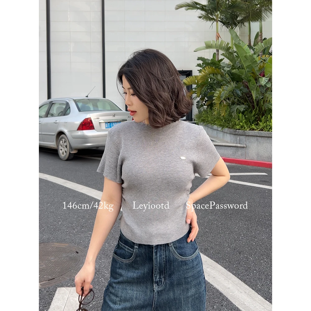 韩系圆领短袖T恤女2025年春季新款正肩褶皱修身设计短款针织上衣
