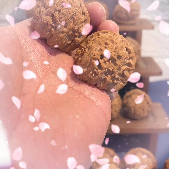 青***王吊坠文玩核桃白狮子