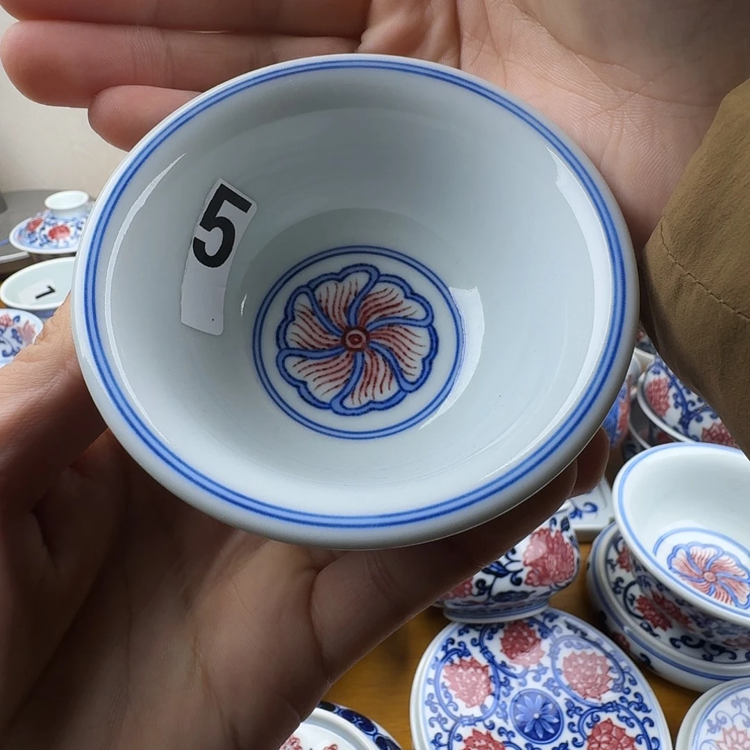 阜***怪当代青花釉里红压手杯
