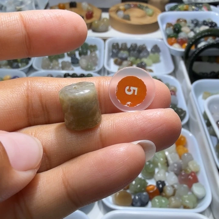 和田玉未镶嵌珠宝奇石