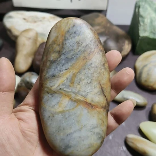 未镶嵌和田玉（糖玉）摆件
