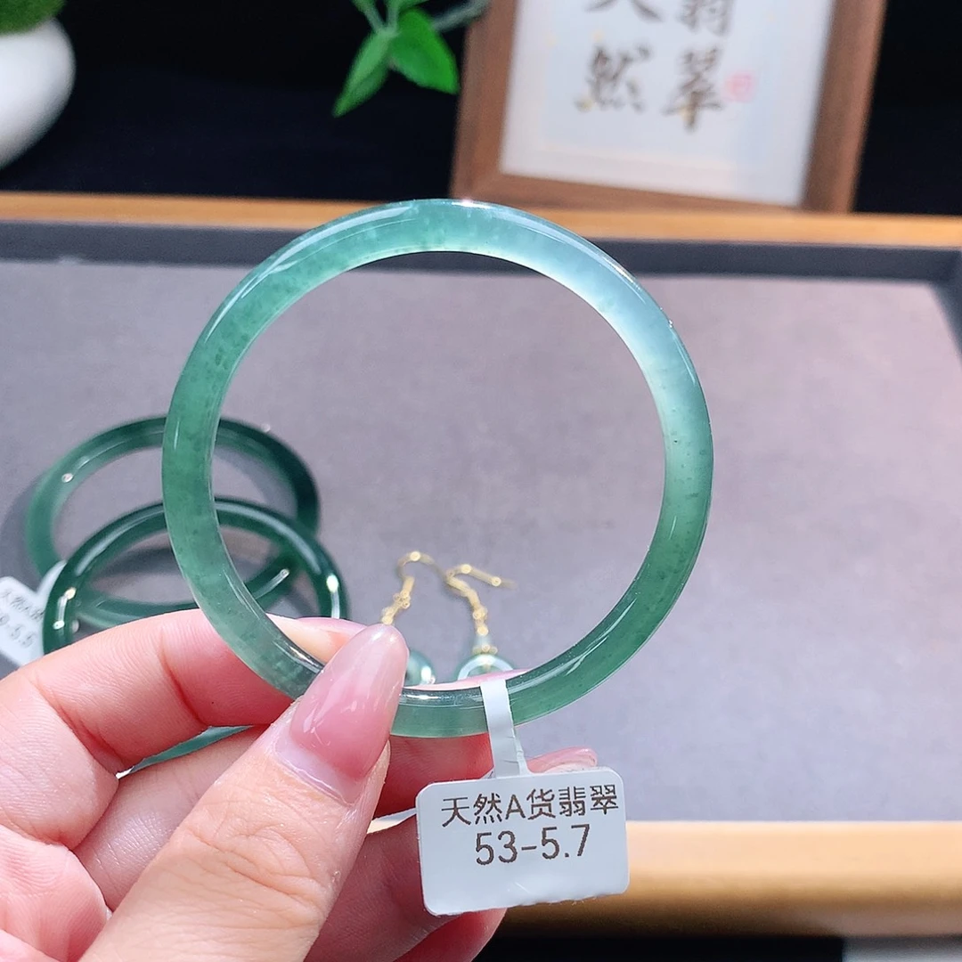 未镶嵌手镯（圆镯）翡翠