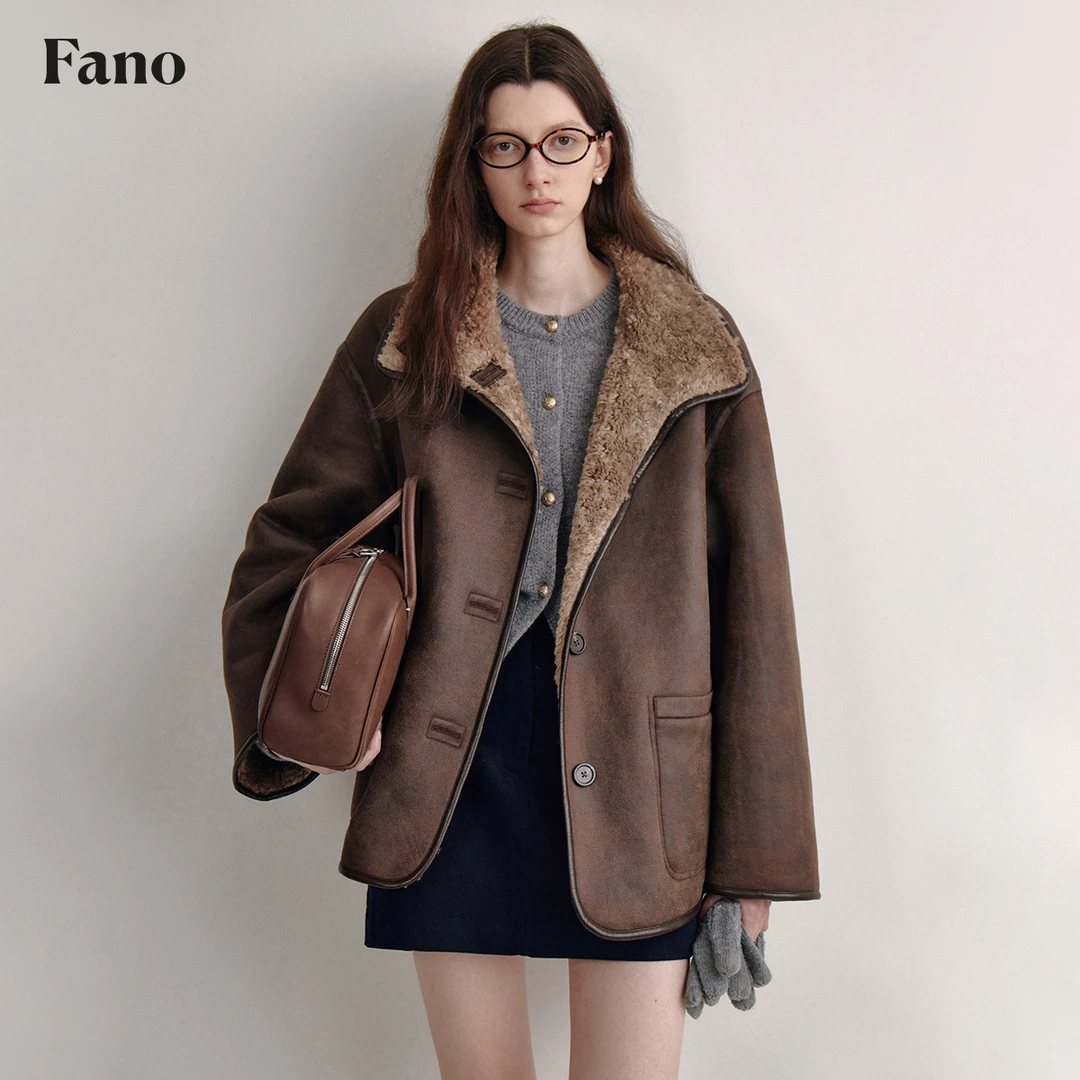 范洛“浓郁复古黑巧”烫金外套FD24W262推广