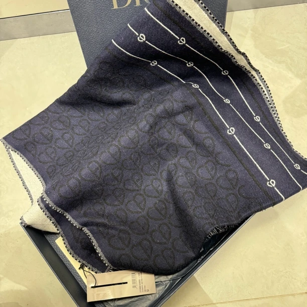 99新 DIOR/迪奥 ys165 老花暗纹满印logo标志围巾